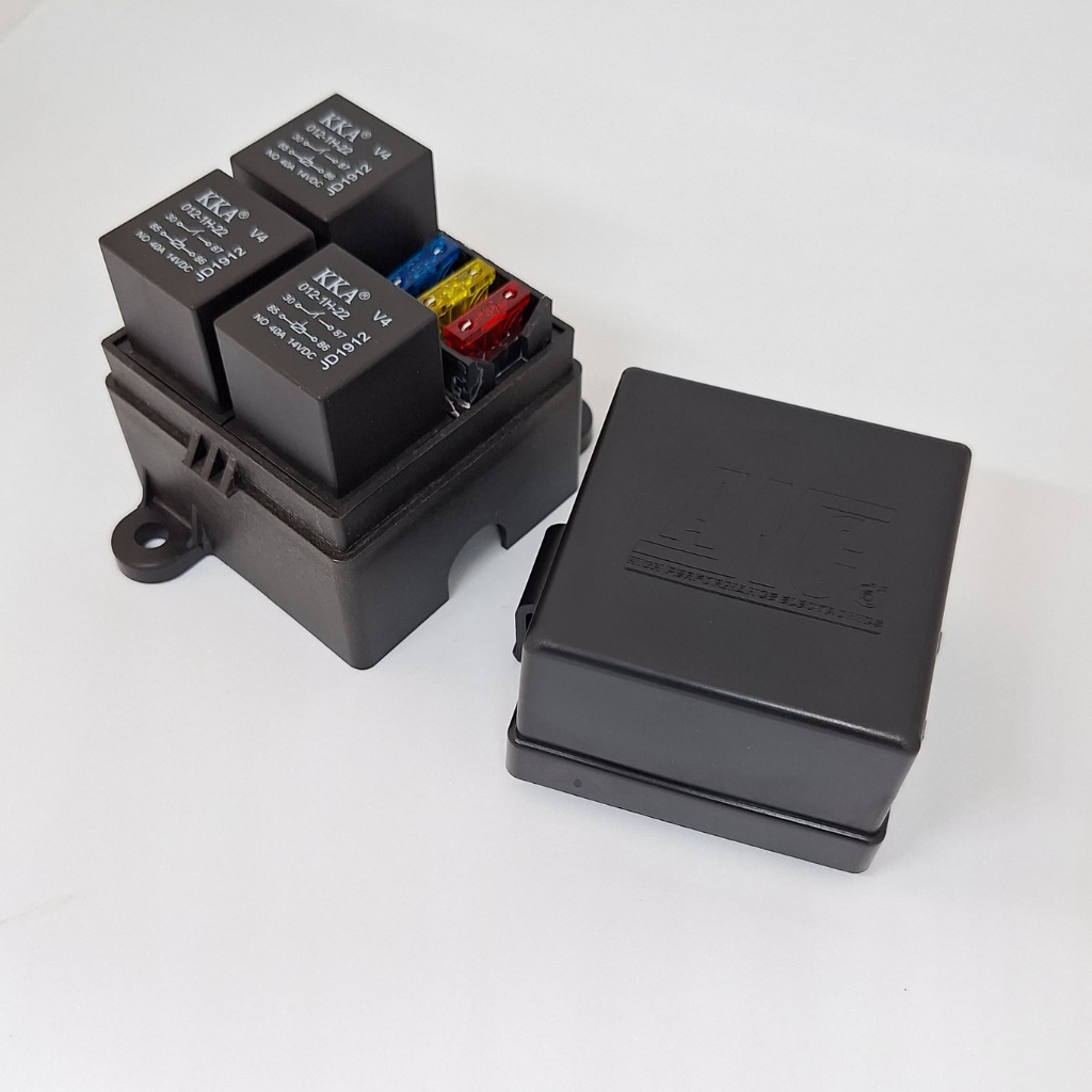 CAJA DE 3 RELAYS Y FUSIBLES