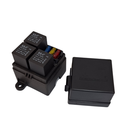 CAJA DE 3 RELAYS Y FUSIBLES